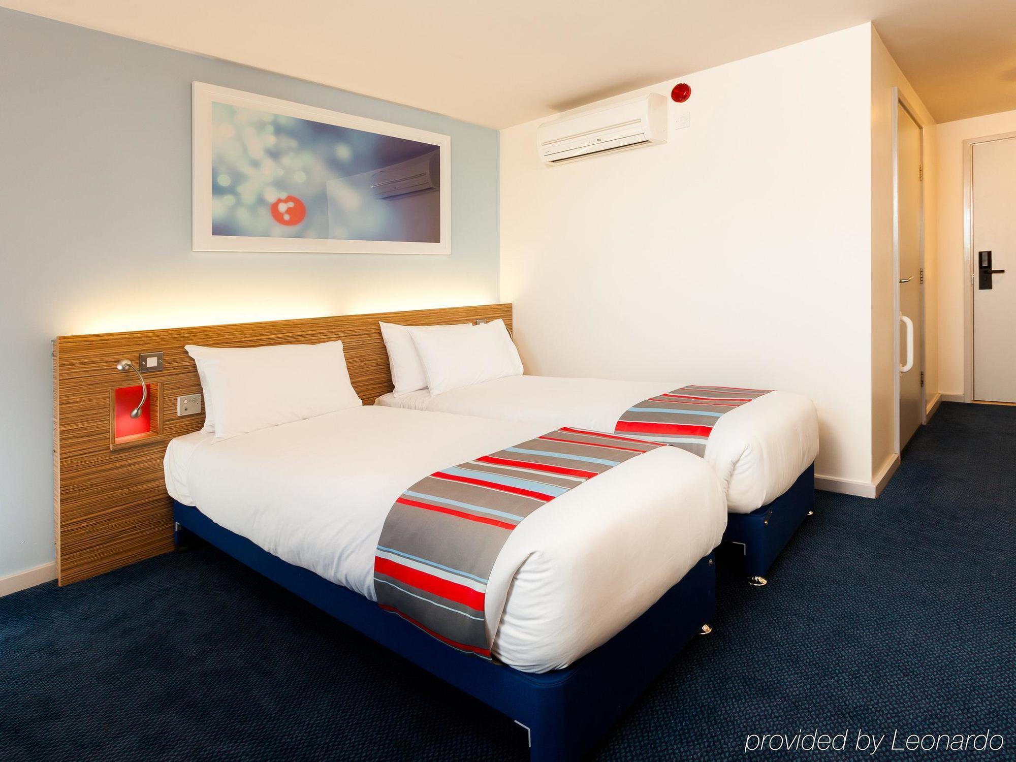 Travelodge Cameron Toll Hotel EDI Exteriér fotografie