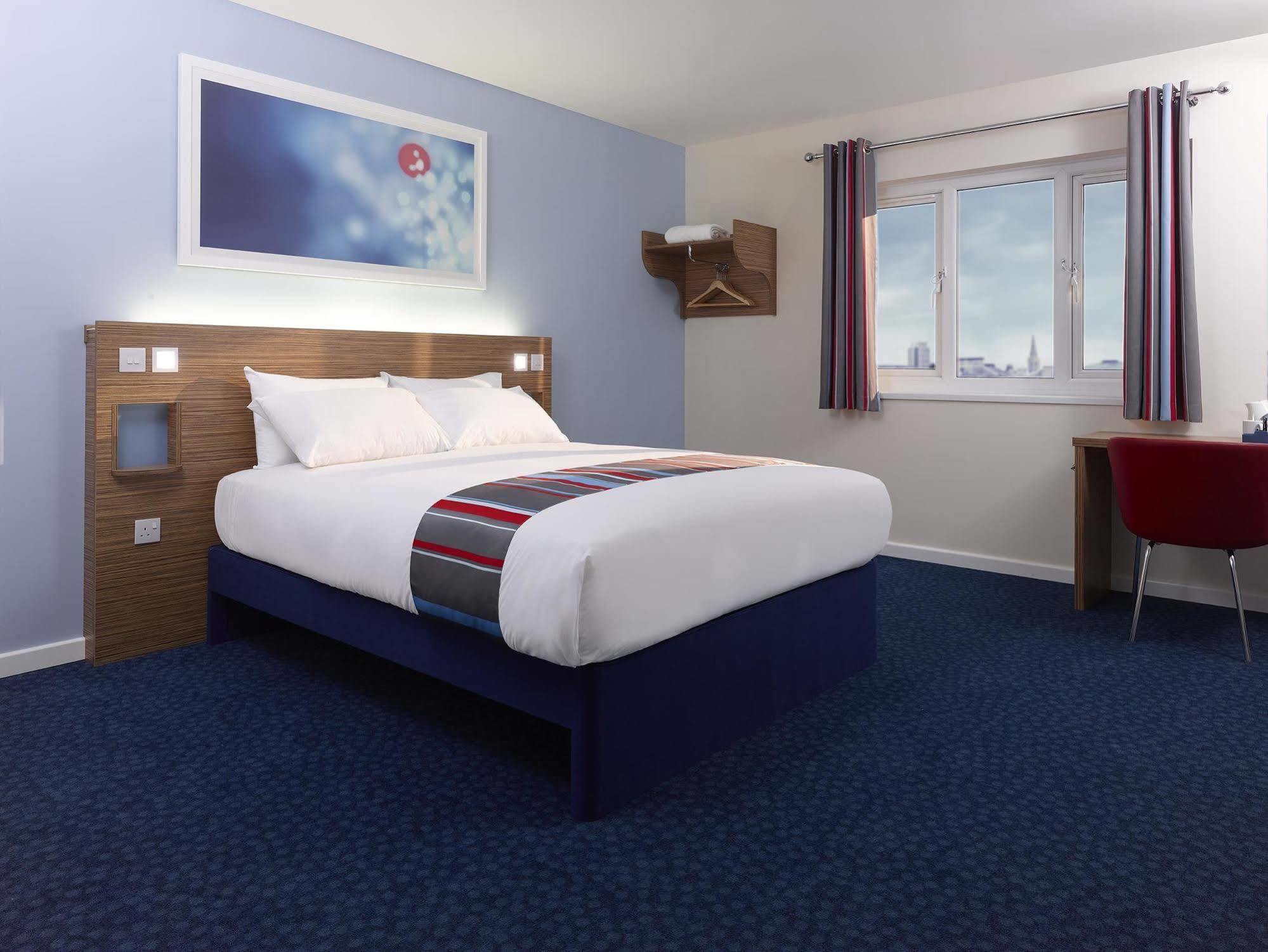 Travelodge Cameron Toll Hotel EDI Exteriér fotografie
