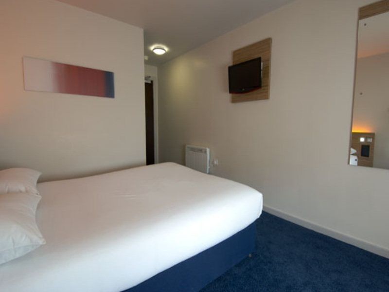 Travelodge Cameron Toll Hotel EDI Exteriér fotografie