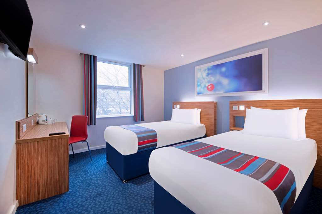 Travelodge Cameron Toll Hotel EDI Pokoj fotografie